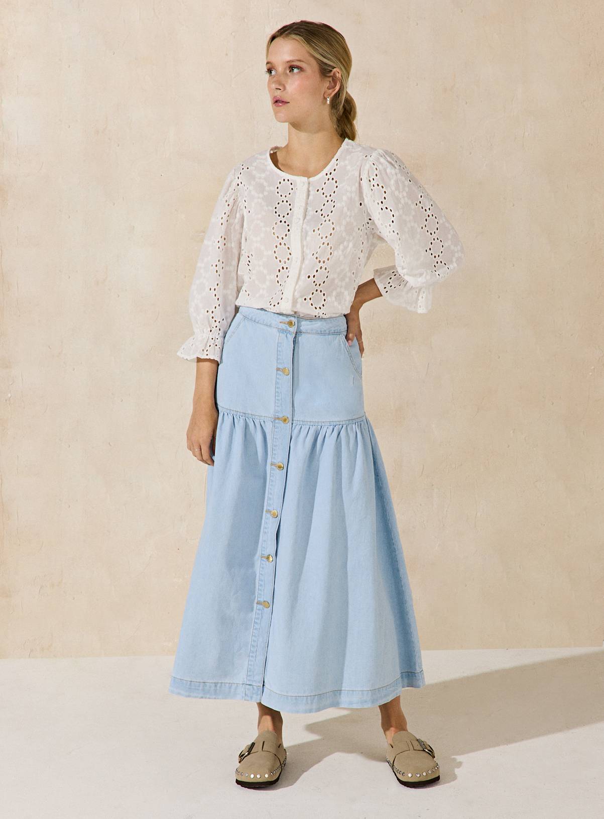 EVERBELLE  Light Denim Button Through Maxi Skirt 22 - Image 3